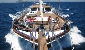 Kaya Guneri V yacht charter lifestyle