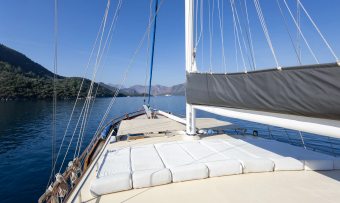Oxyzen yacht charter lifestyle