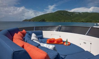 Sur La Mer yacht charter lifestyle