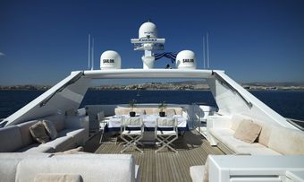 Feligo V yacht charter lifestyle