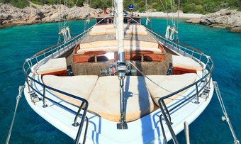 Torini yacht charter lifestyle