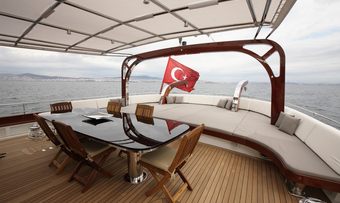 Vay yacht charter lifestyle