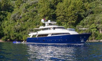 Hag yacht charter Custom Line Motor Yacht