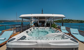 Riva yacht charter lifestyle