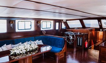 Capricorn 1 yacht charter lifestyle