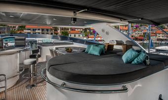 Conte Alberti yacht charter lifestyle