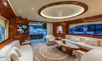 Lady Mura yacht charter lifestyle