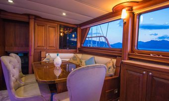 Dea Del Mare yacht charter lifestyle