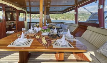 Cataleya yacht charter lifestyle