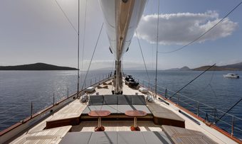 Sallyna yacht charter lifestyle