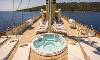 Casablanca yacht charter lifestyle