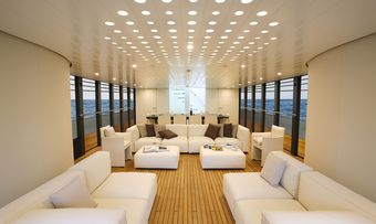 Ocean Sapphire yacht charter lifestyle