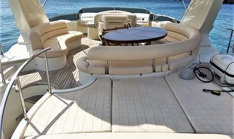 Samoon yacht charter lifestyle
