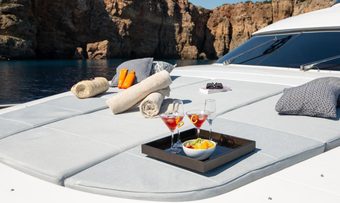 El Pecado yacht charter lifestyle