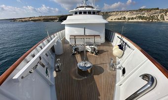 Cheetah Moon yacht charter lifestyle
