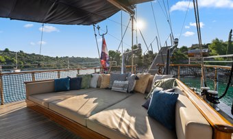 Smart Spirit 1 yacht charter lifestyle