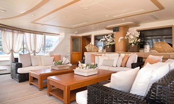 La Luna yacht charter lifestyle