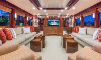 Robin's Nest II yacht charter lifestyle