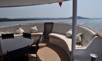 Sea Lion yacht charter lifestyle