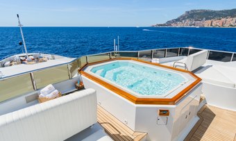 Apogee yacht charter lifestyle