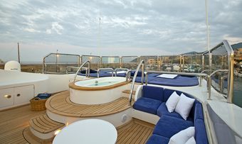 Desamis B yacht charter lifestyle