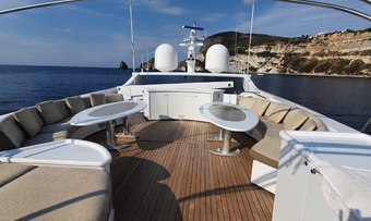 Lunasea yacht charter lifestyle