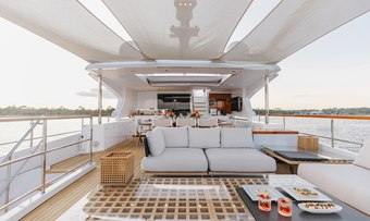Tramonto yacht charter lifestyle