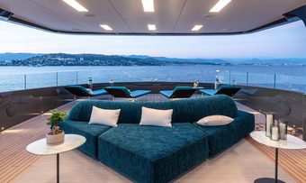 Loewe yacht charter lifestyle