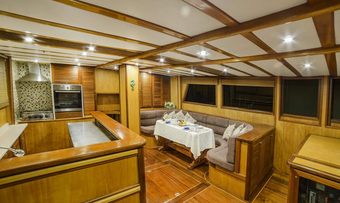 Sude Deniz yacht charter lifestyle