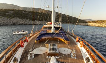 Babylon yacht charter lifestyle