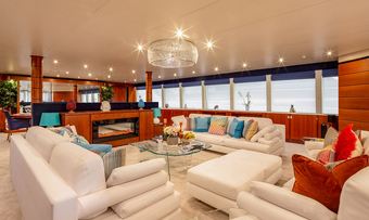 Lucy III yacht charter lifestyle