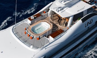 Lind yacht charter lifestyle