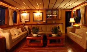 V. Bahria yacht charter lifestyle