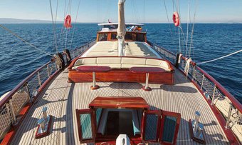 Linda yacht charter lifestyle