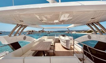 Sarahlisa yacht charter lifestyle