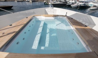 Alluria yacht charter lifestyle
