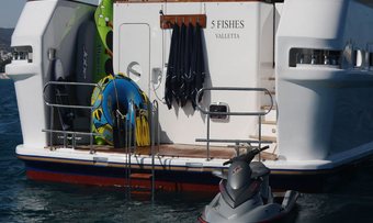 V. Bahria yacht charter lifestyle