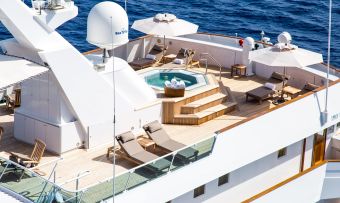 Esmeralda yacht charter lifestyle