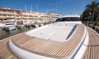 EL VIP ONE yacht charter lifestyle