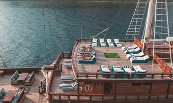 The Maj Oceanic yacht charter lifestyle