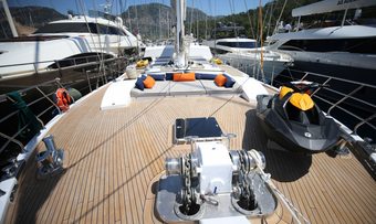Ubi Bene yacht charter lifestyle