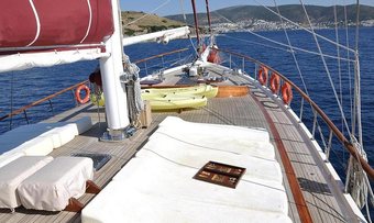 Palmyra yacht charter lifestyle