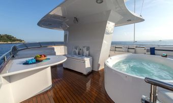 L'Albatros yacht charter lifestyle