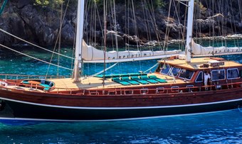 Carpe Diem 7 yacht charter lifestyle