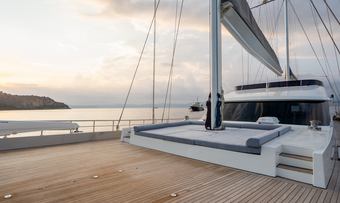 De Love yacht charter lifestyle