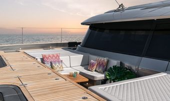 E yacht charter lifestyle