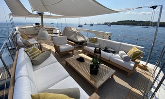 Stalca yacht charter lifestyle