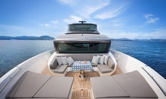 Zaffiro III yacht charter lifestyle