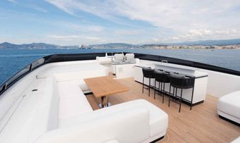Mini K2 yacht charter lifestyle