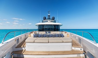 Contigo yacht charter lifestyle